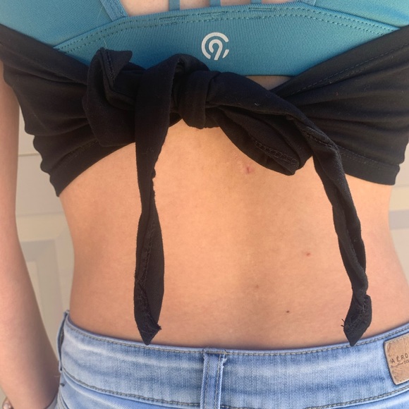 Tie halter crop top - Picture 4 of 5